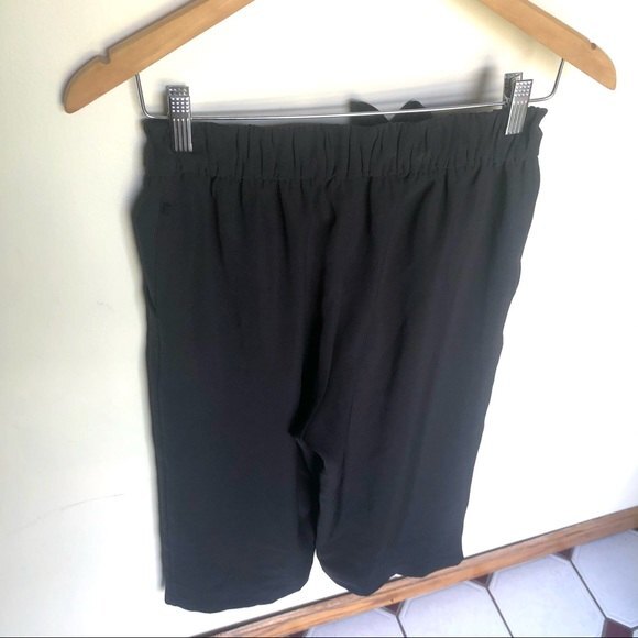 Lululemon Black Noir Crop Pants Size 6 - Picture 7 of 15